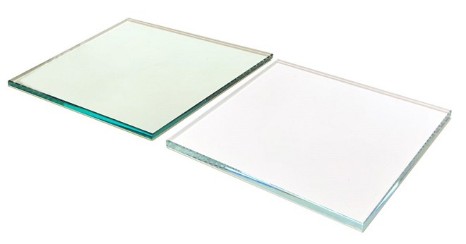 Cách phân biệt kính siêu trong và kính thường bằng tờ giấy trắng đơn giản