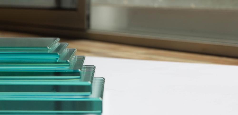 Kính cường lực có mấy màu