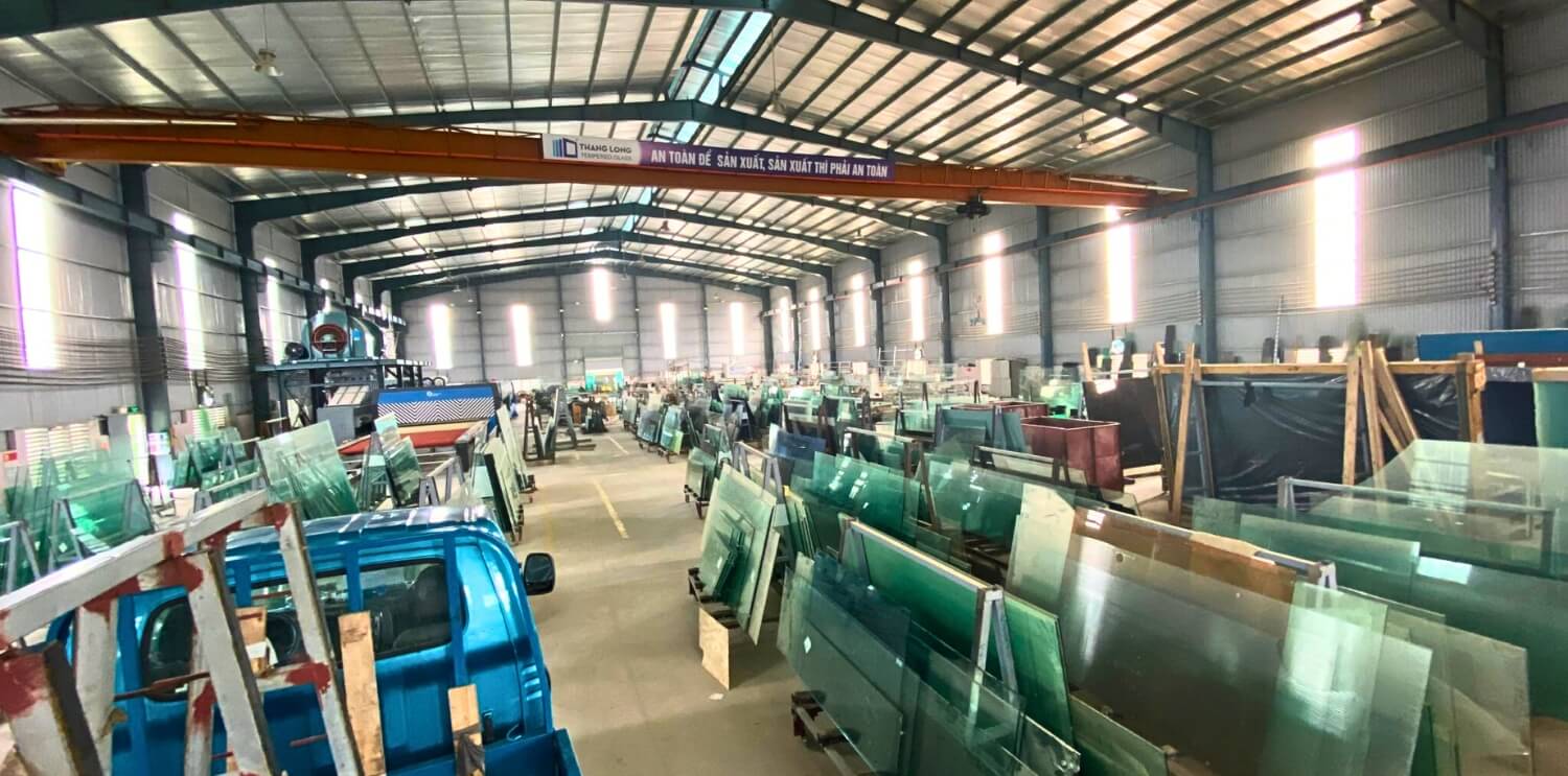 Mọi công đoạn từ cắt, mài đến tôi nhiệt đều được thực hiện khép kín ngay tại nhà máy Thăng Long