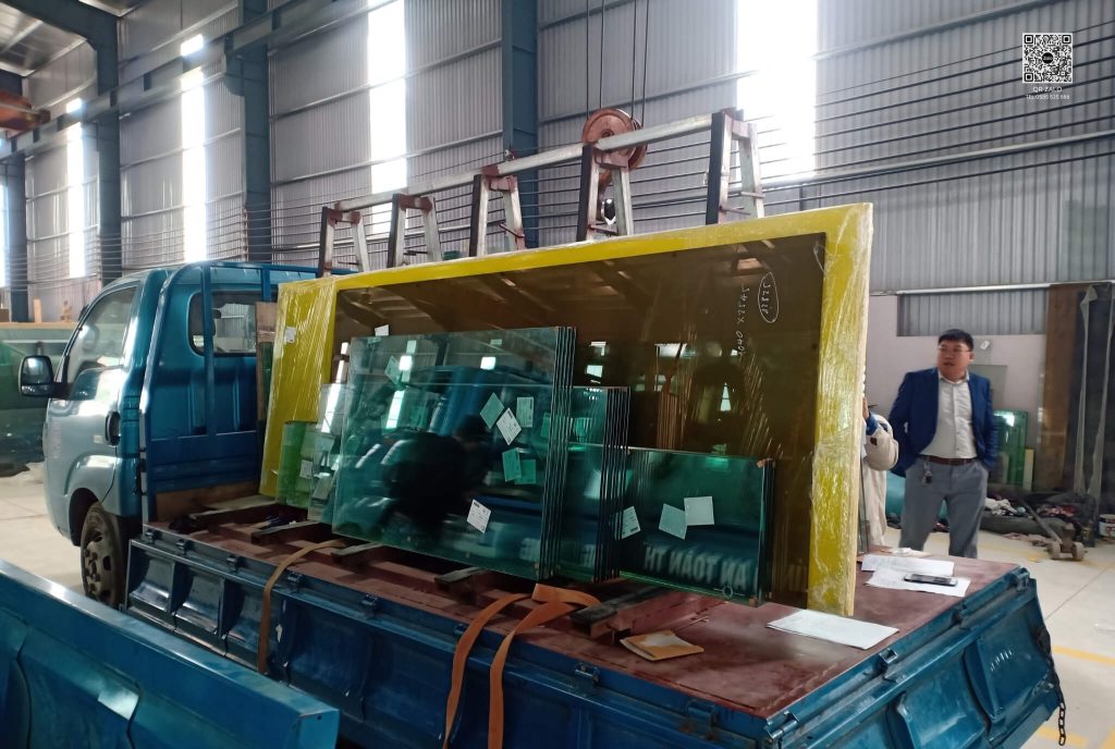 Dịch vụ cung cấp, cắt và gia công kính ốp bếp chịu nhiệt ngay tại địa chỉ xưởng của nhà máy Kính Thăng Long.