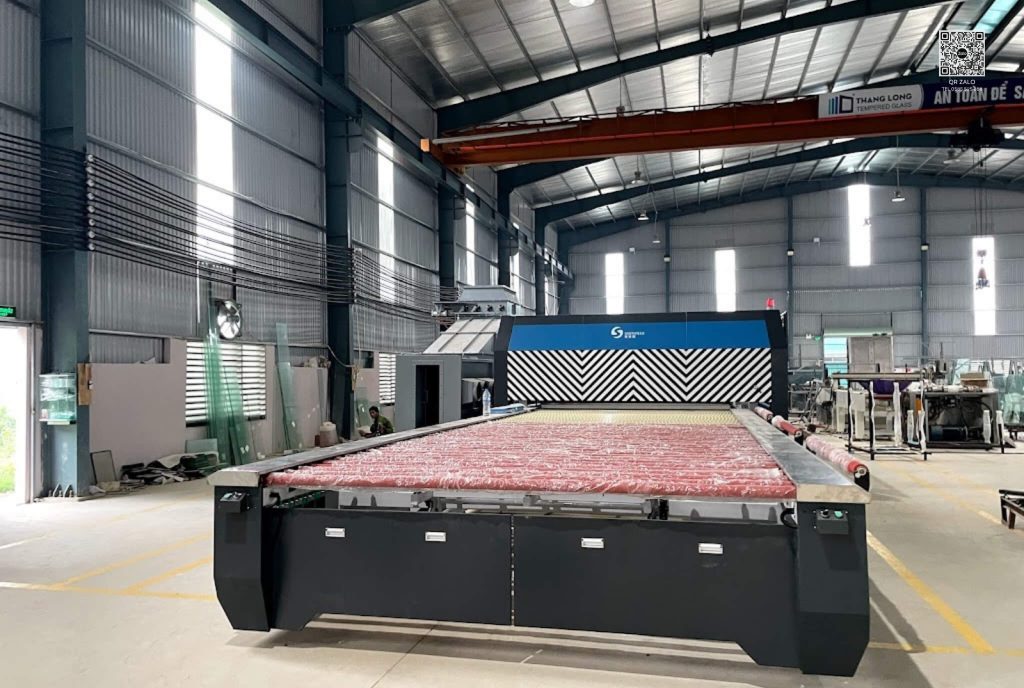 Cung cấp sỉ lẻ kính xây dựng tại địa chỉ nhà máy và xưởng cắt và gia công Thăng Long Phú Cát.