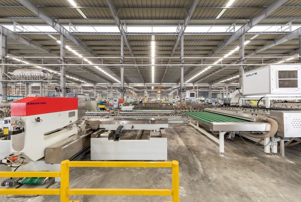 Cửa hàng cung cấp và nhận cắt và gia công kính dán an toàn tại địa chỉ xưởng Yên Nghĩa Hà Nội.