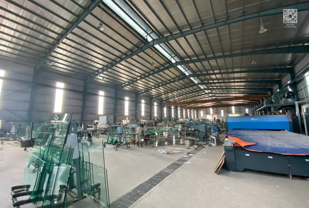 Hình ảnh thực tế địa chỉ xưởng chuyên cung cấp, cắt và gia công gương kính tại Ba La Hà Đông.