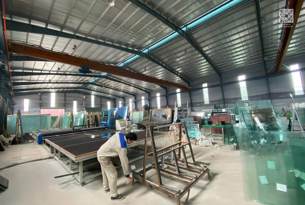Tìm địa chỉ xưởng cắt và gia công kính cường lực uy tín trực tiếp cung cấp cho công trình.