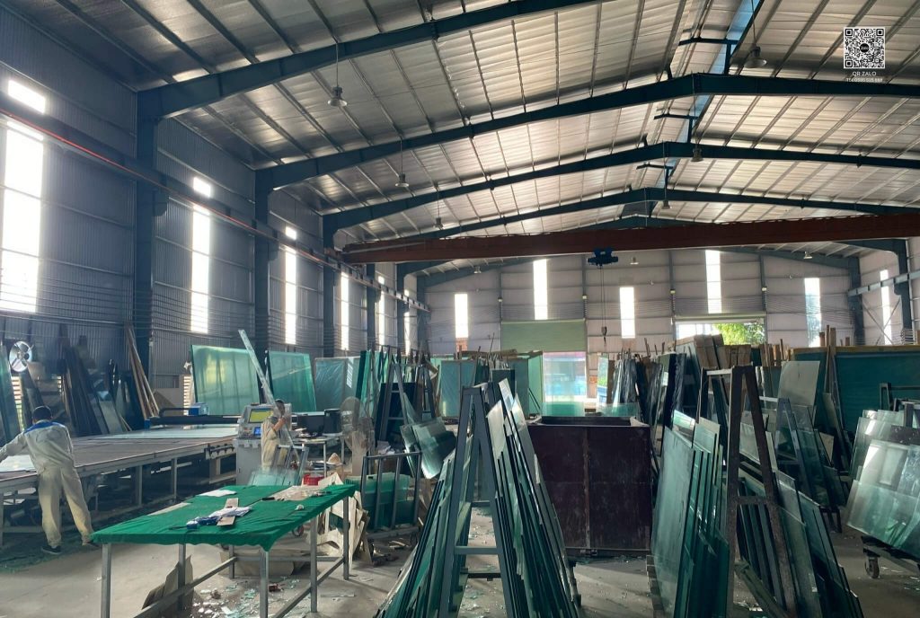 Mua kính cường lực ở đâu giá tốt nhất Hà Nội? Đến ngay nhà máy Kính Thăng Long.