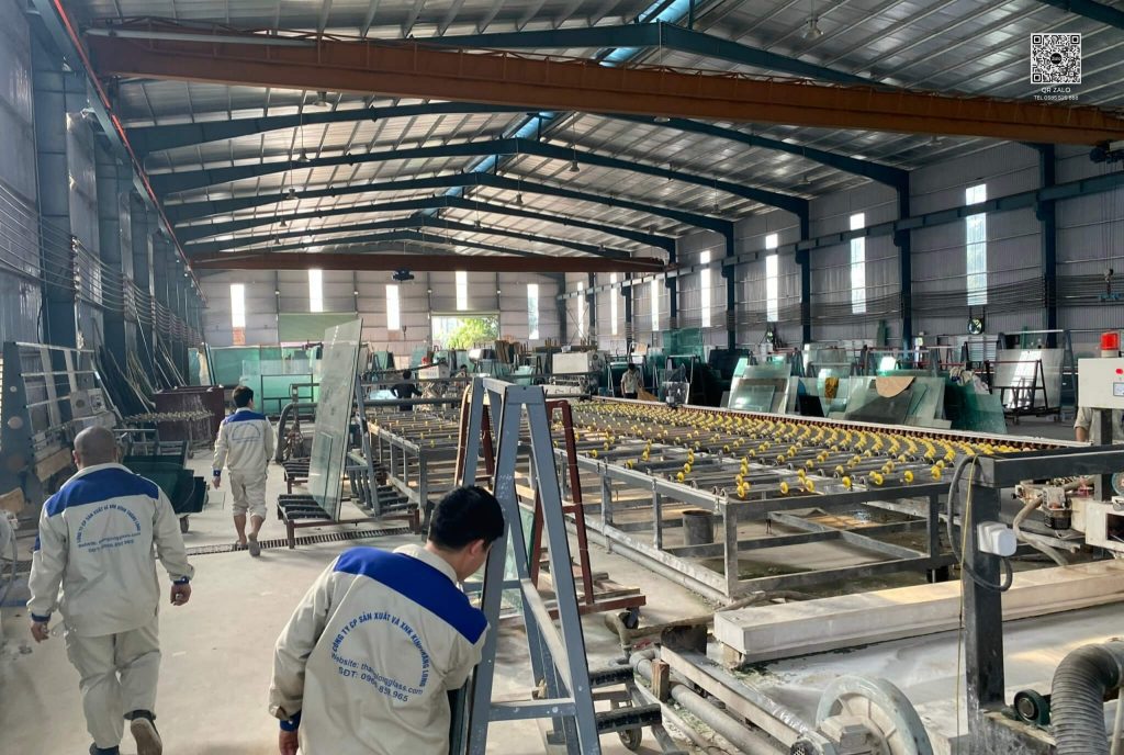 Địa chỉ nhà máy cung cấp sỉ lẻ kính dán an toàn trên tuyến Đại Lộ Thăng Long.