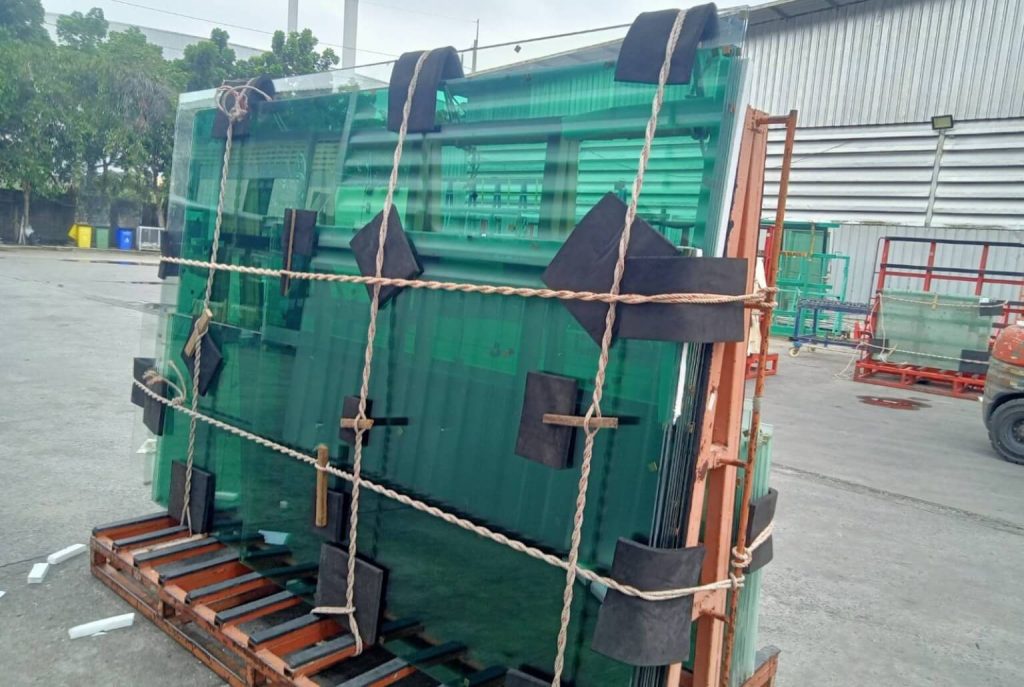 Dịch vụ cắt kính theo yêu cầu chính xác, giá xưởng tại khu vực Ba La Hà Đông.