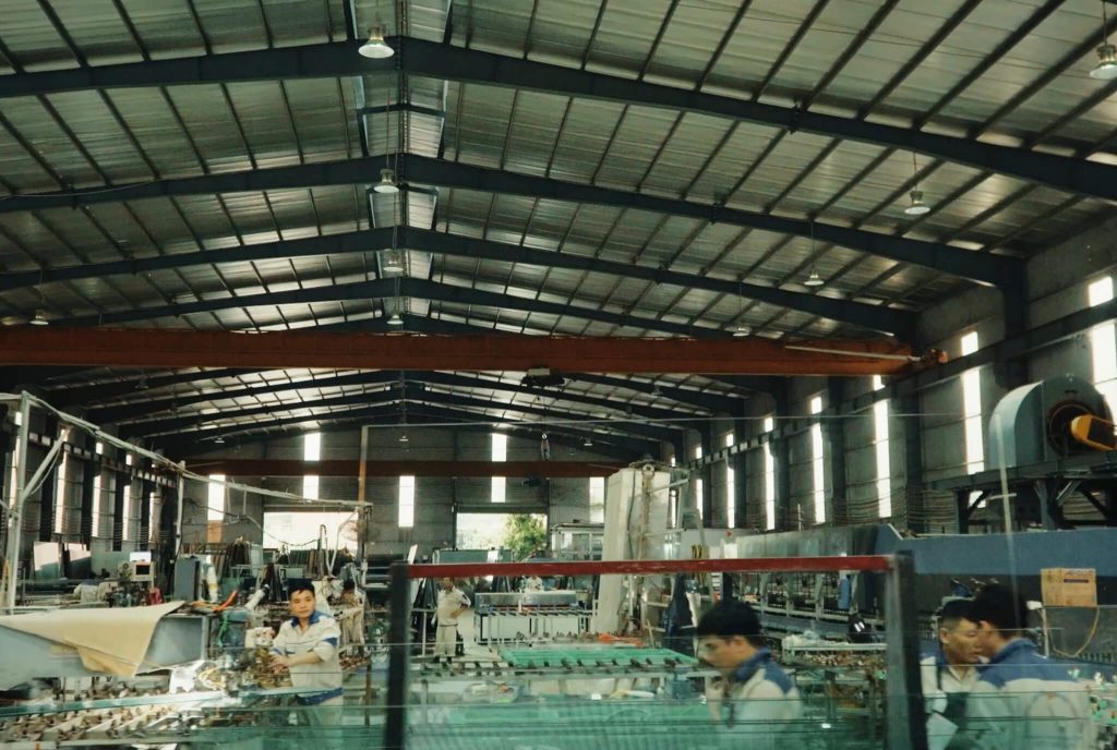 Kính hộp cách âm 21 Toàn cảnh xưởng sản xuất và gia công Kính Hộp Thăng Long tại Hà Nội.