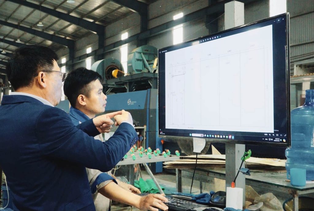Hình ảnh thực tế xưởng cắt và gia công kính Thăng Long tại Phú Cát.